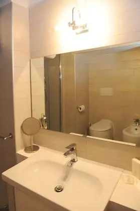 Tek Büyük veya İki Ayrı Yataklı Oda (Biscione)