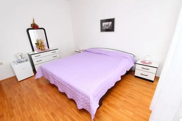 Tek Büyük Yataklı Oda, Ortak Banyo