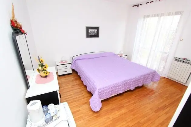 Tek Büyük Yataklı Oda, Ortak Banyo