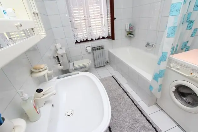 Tek Büyük Yataklı Oda, Ortak Banyo