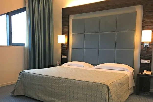 Büyük Yataklı Tek Kişilik Oda
