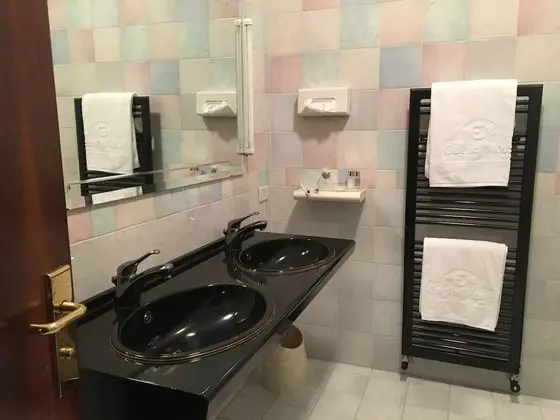 Büyük Yataklı Tek Kişilik Oda