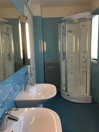 Üç Kişilik Oda