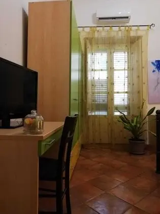 Standard Tek Büyük Yataklı Oda