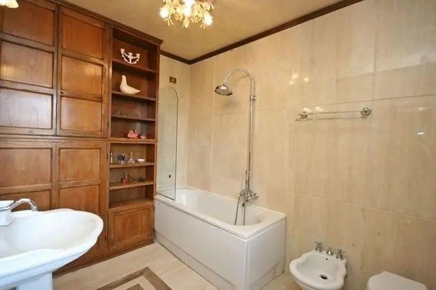 Villa, Birden Çok Yatak Odası (Villa Guia)