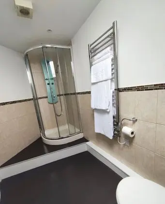 Tek Büyük Yataklı Oda, Banyolu/Duşlu