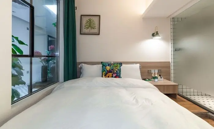 Standard Tek Büyük Yataklı Oda