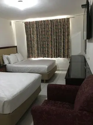 Tek Büyük Yataklı Oda, 2 Çift Kişilik Yatak