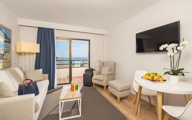 Deluxe Tek Büyük Yataklı Oda, 1 Yatak Odası, Balkon, Deniz Manzaralı
