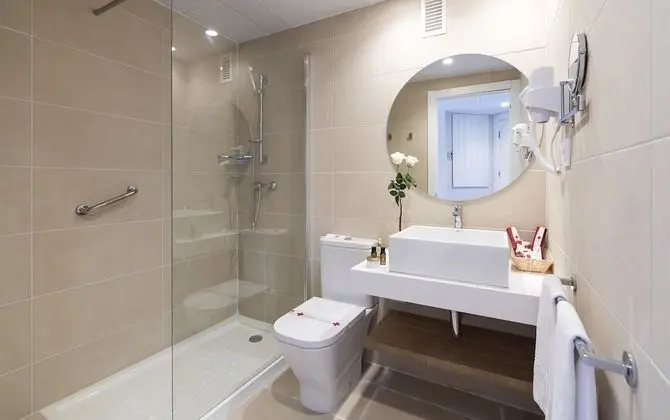 Tek Büyük Yataklı Oda, 1 Yatak Odası, Balkon, Deniz Manzaralı