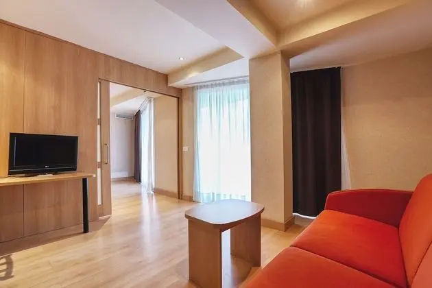 Süit (2 Adults + 1 Child)