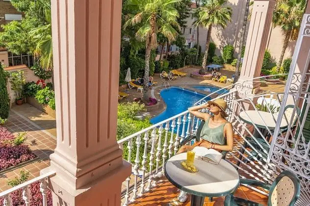 Junior Süit, Balkon