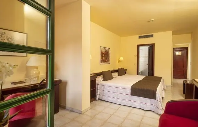 Junior Süit, Balkon