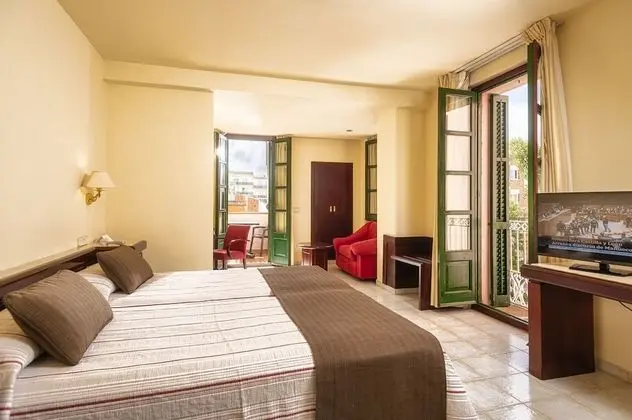 Junior Süit, Balkon