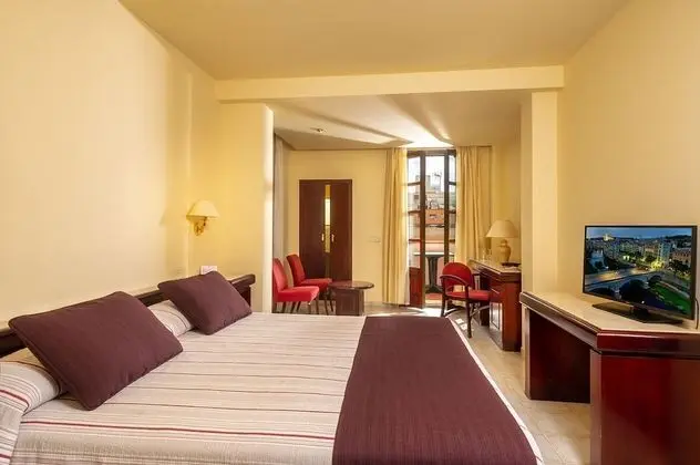 Junior Süit, Balkon