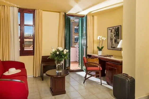 Junior Süit, Balkon