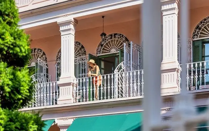 Junior Süit, Balkon