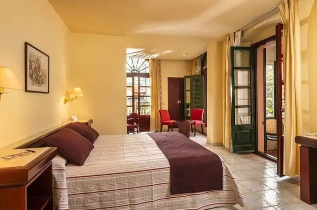 Junior Süit, Balkon