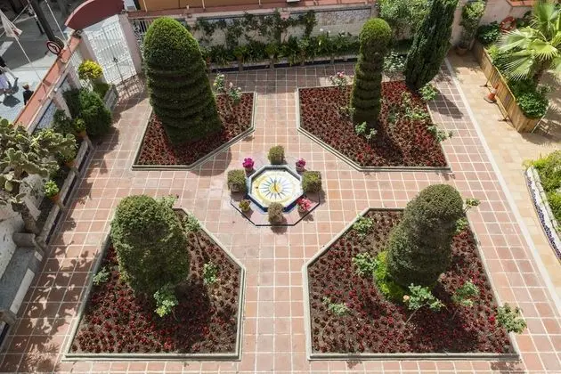 Junior Süit, Balkon