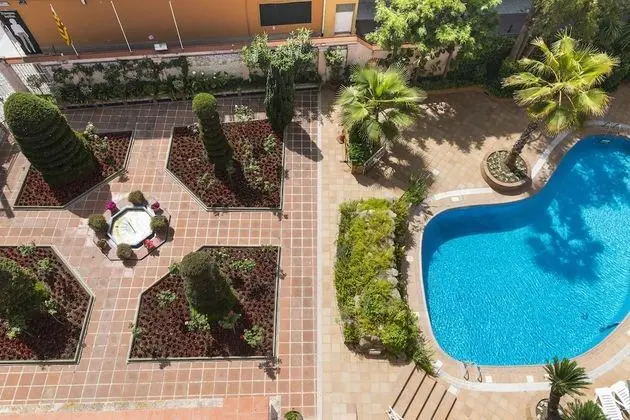 Standard, One Double Bed, Pool View, balcony (Beach Getaway)