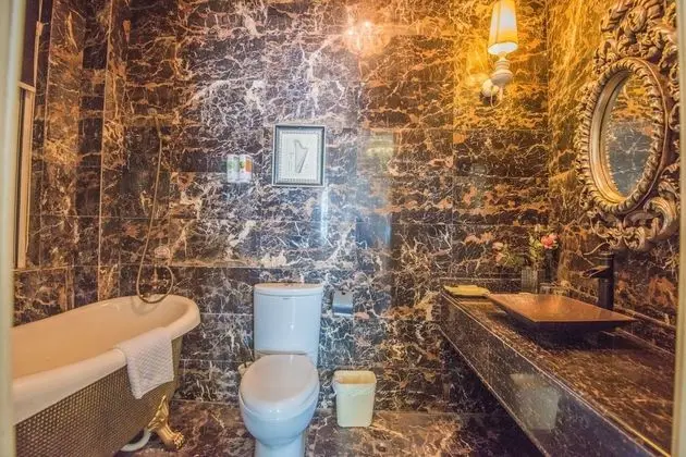 Exclusive Tek Büyük Yataklı Oda