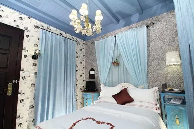 Traditional Tek Büyük Yataklı Oda