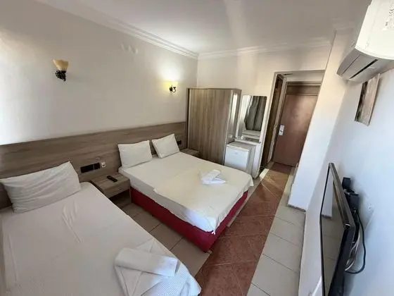Triple,Şehir Manzaralı