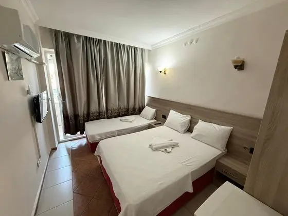 Triple,Şehir Manzaralı