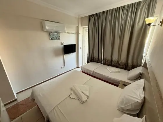 Triple,Şehir Manzaralı