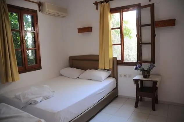 Tek Büyük veya İki Ayrı Yataklı Oda, Özel Banyo, Bahçe Manzaralı