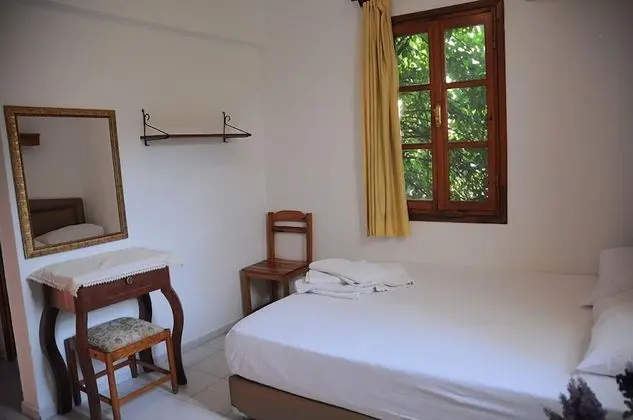 Tek Büyük veya İki Ayrı Yataklı Oda, Özel Banyo, Bahçe Manzaralı