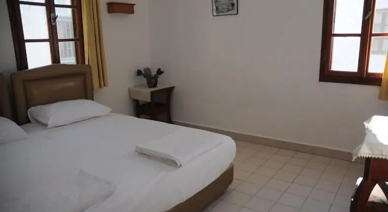 Üç Kişilik Oda, Özel Banyo, Bahçe Manzaralı