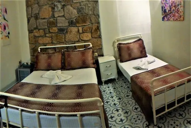 Triple, Bahçe Manzaralı