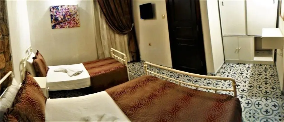Triple, Bahçe Manzaralı
