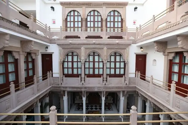 Standard Oda, 1 Büyük (Queen) Boy Yatak