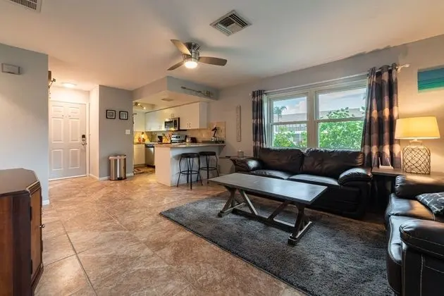 Daire (GULF ACCESS #C 2-bedroom w/ Heated po)