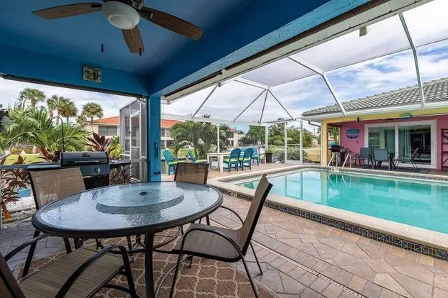 Daire (GULF ACCESS #C 2-bedroom w/ Heated po)