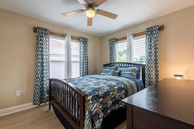 Daire (GULF ACCESS #E 2-bedroom w/ Heated po)