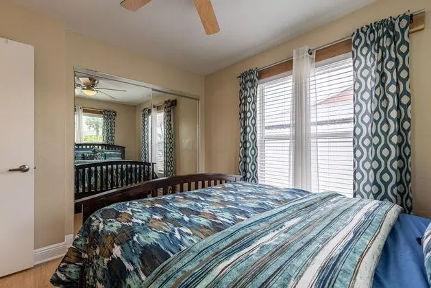 Daire (GULF ACCESS #E 2-bedroom w/ Heated po)