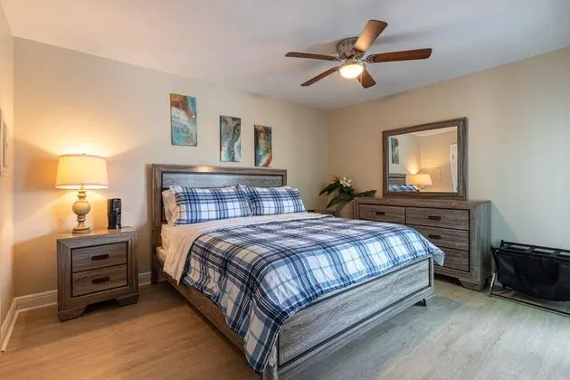 Daire (GULF ACCESS #E 2-bedroom w/ Heated po)