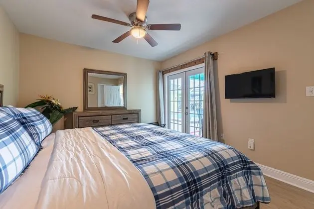 Daire (GULF ACCESS #E 2-bedroom w/ Heated po)