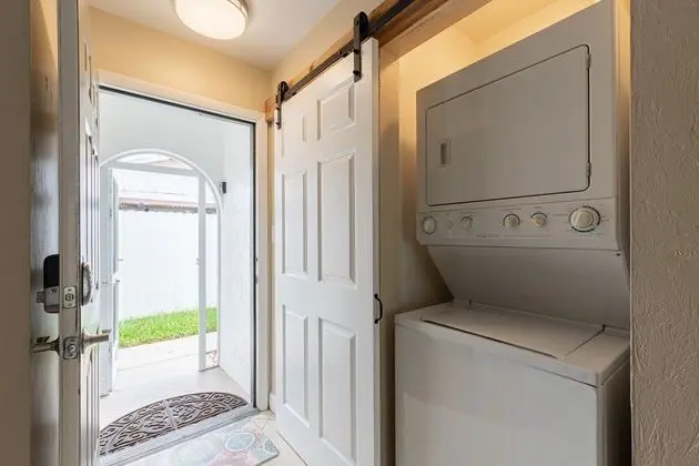 Daire (GULF ACCESS #E 2-bedroom w/ Heated po)