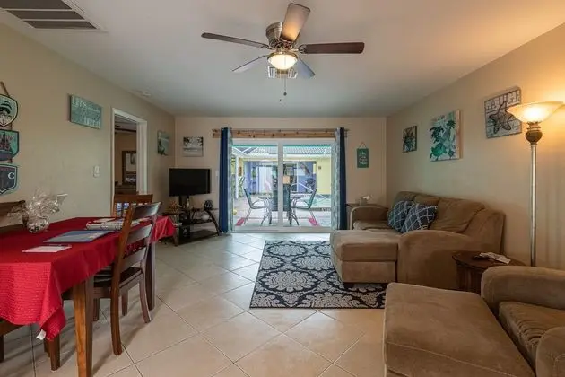 Daire (GULF ACCESS #E 2-bedroom w/ Heated po)