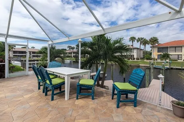 Daire (GULF ACCESS #E 2-bedroom w/ Heated po)