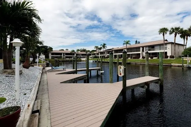 Daire (GULF ACCESS #E 2-bedroom w/ Heated po)