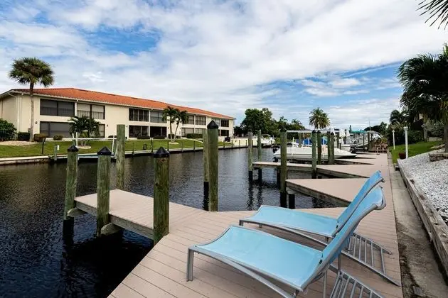 Daire (GULF ACCESS #E 2-bedroom w/ Heated po)