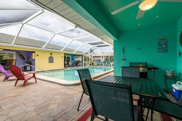 Daire (GULF ACCESS #E 2-bedroom w/ Heated po)