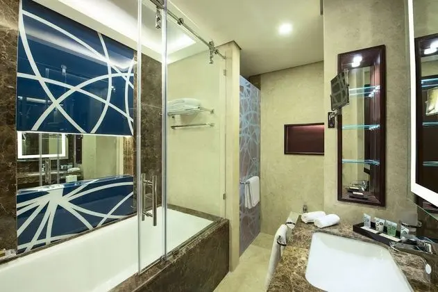 Deluxe Oda, 1 En Büyük (King) Boy Yatak, Sigara İçilmez (Converts to 2 Twin Beds)
