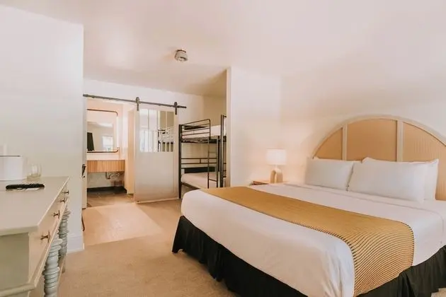 King Kitchenette (Bunk Beds)