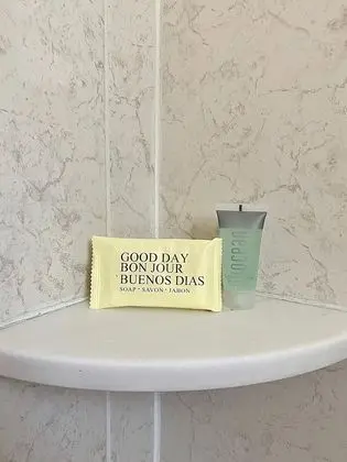 Oda, 2 Çift Kişilik Yatak, Küçük Mutfak